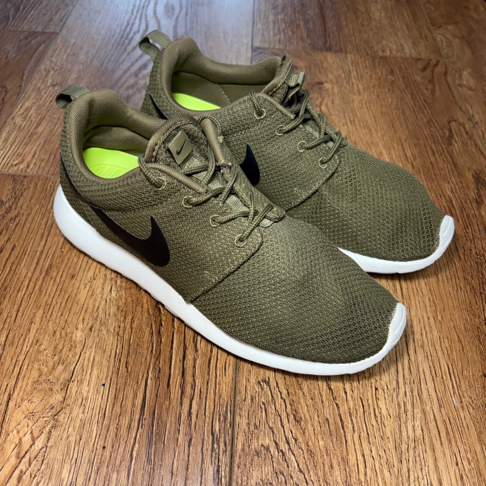 Nike Roshe One Mens Shoes Olive Green Black White 633054-201 Size 7.5‎